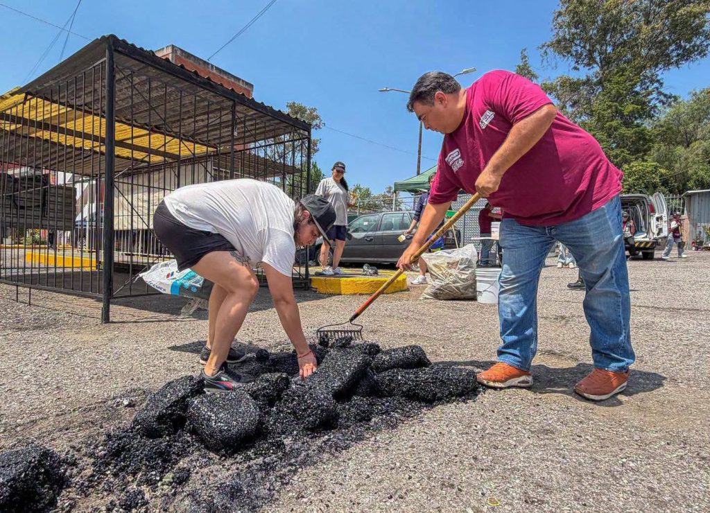 Infraestructura y Dignidad Comunitaria: Samuel Delgado Cedillo Encabeza Labores de Pavimentación en Cuautitlán Izcalli